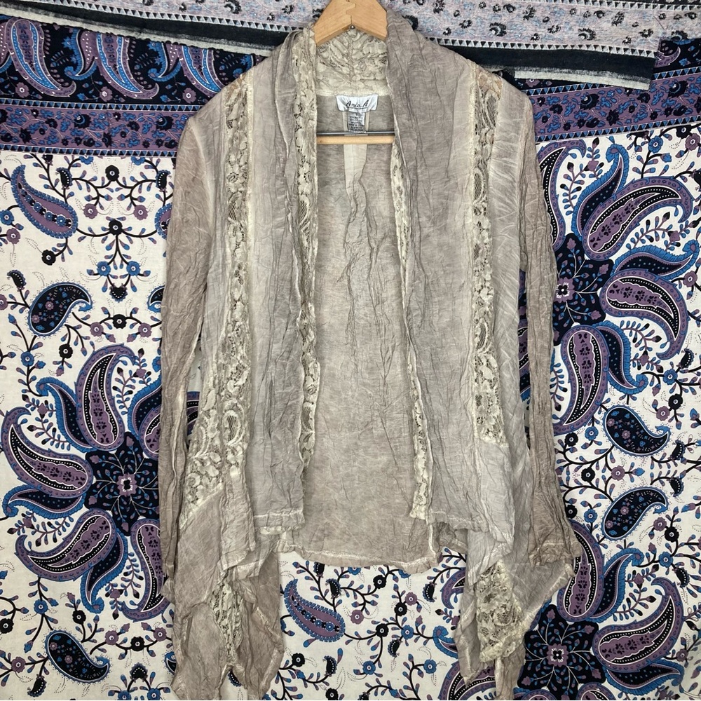 Aris. A VTG lace bamboo top